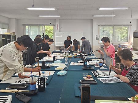 전통 서예 수업 이미지